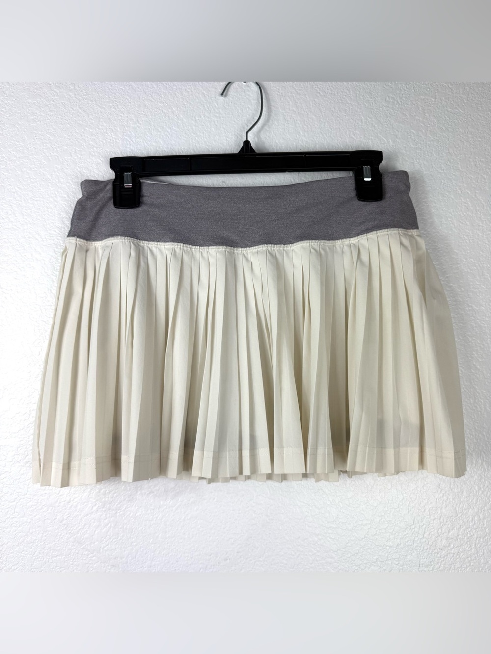 Lululemon Pleat To Street Tennis Skirt Skort Womens 6 Gray Ivory Pleated Pockets